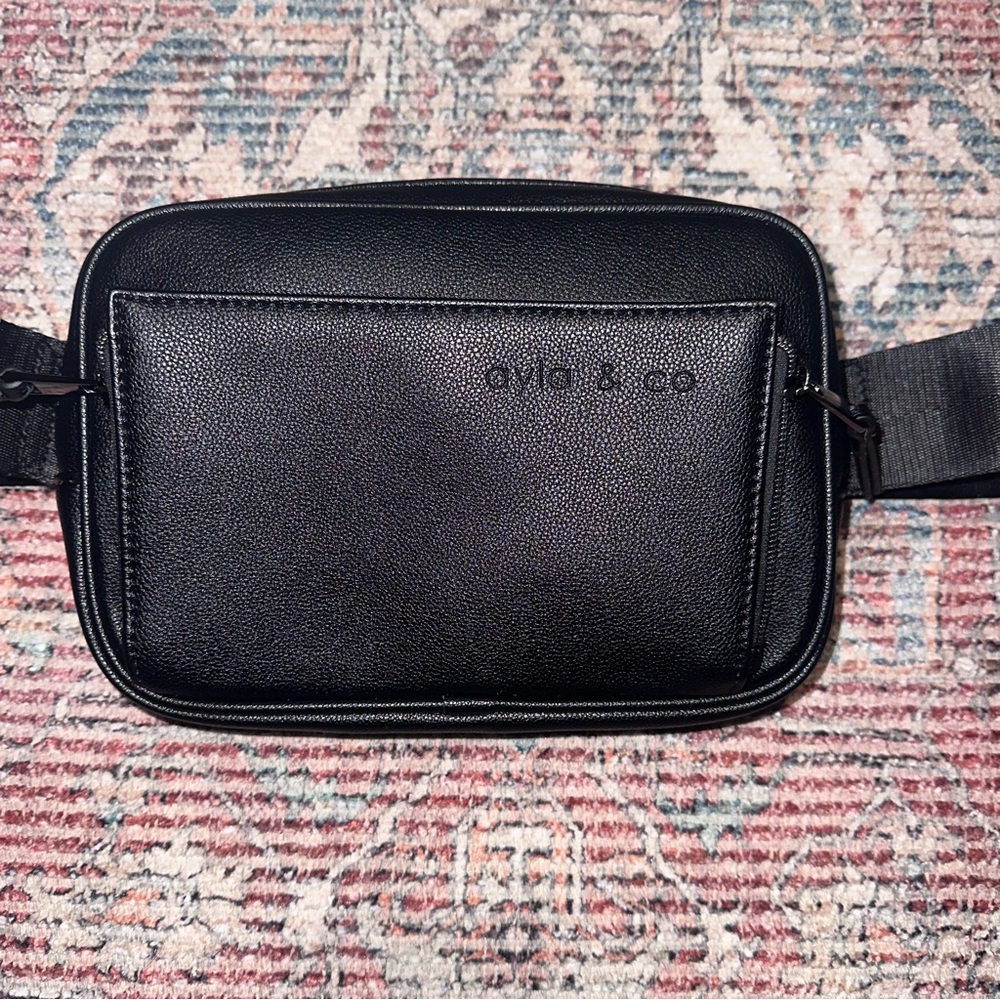 Ayla & Co Fanny - BRAND NEW *FIRM ON PRICE*